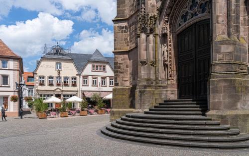 Sankt Wendel Hotel | Experience Angel's Hotel at the Vibrant Fruit Market
