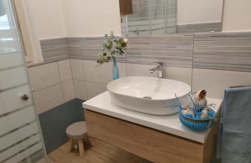 Pozzallo Apartment | Angela's Holiday House: Oceanfront Retreat with Perfect Rating