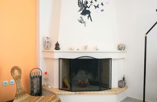 Spata-Artemida Apartment | Angela's Home: Family-Friendly Stay Near Athens Airport