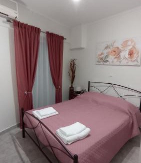 Lefkandi Apartment | Oceanfront Retreat: Angela's Seaside Flat with Top Ratings