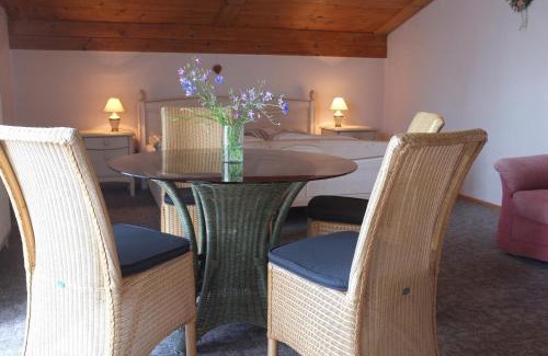 Haarbach House | Angela Steiger: Family-Friendly Stay with Breakfast Included