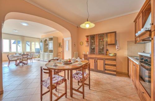 Cecina House | Casa Angela - Breathtaking Lake Views & Family-Friendly Stay