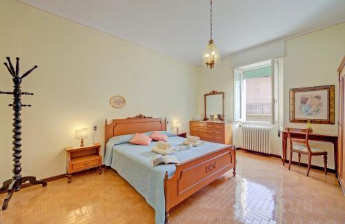 Cecina House | Casa Angela - Breathtaking Lake Views & Family-Friendly Stay