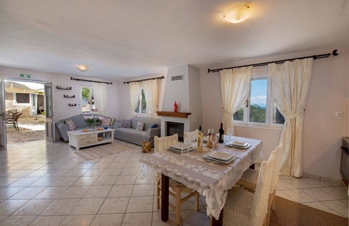 Rantatika Villa | Escape to Angelina Villa - Traditional 4Br Retreat in Paxos