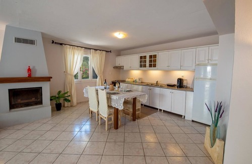 Rantatika Villa | Escape to Angelina Villa - Traditional 4Br Retreat in Paxos