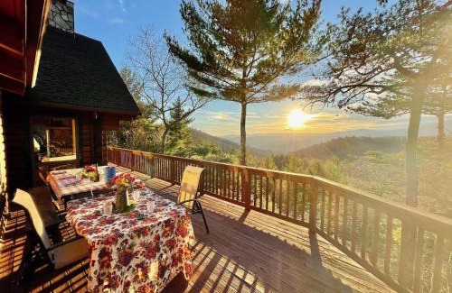 Apple Ridge House | Discover Family-Friendly Comfort at Angels Envy Hotel