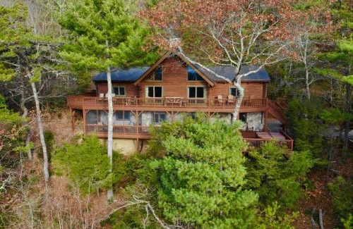 Apple Ridge House | Discover Family-Friendly Comfort at Angels Envy Hotel