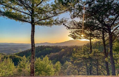 Apple Ridge House | Discover Family-Friendly Comfort at Angels Envy Hotel