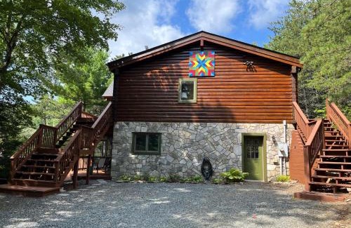 Apple Ridge House | Discover Family-Friendly Comfort at Angels Envy Hotel
