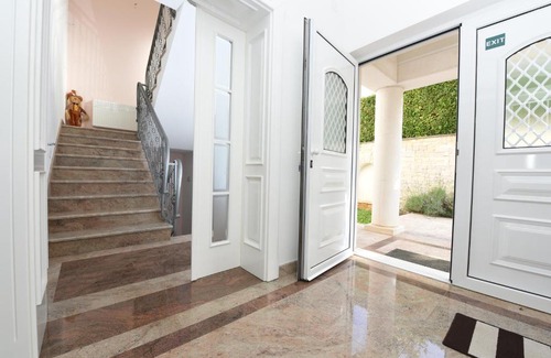 Rijeka Apartment | Explore Angels' Nest: Top-Rated Family-Friendly Stay