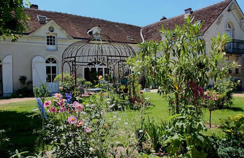 Couffy House | Cozy Angels Suite for Families with Pool & Breakfast