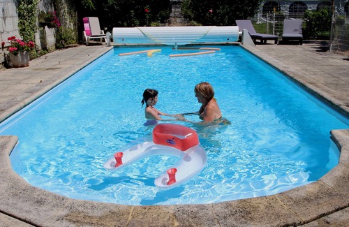 Couffy House | Cozy Angels Suite for Families with Pool & Breakfast