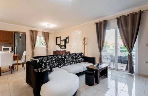 Petaloudes Villa | Relax at Angels Villa with Private Jacuzzi and Ocean View