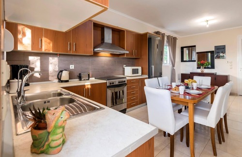 Petaloudes Villa | Relax at Angels Villa with Private Jacuzzi and Ocean View