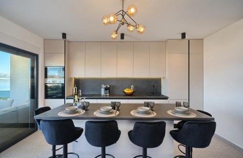 Slatine Apartment | Angie's Rooftop Apartment: Pet-Friendly Oceanfront Escape
