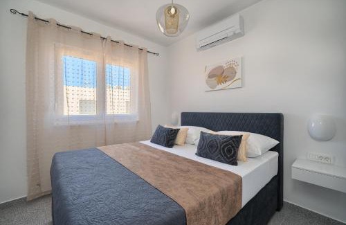 Slatine Apartment | Angie's Rooftop Apartment: Pet-Friendly Oceanfront Escape