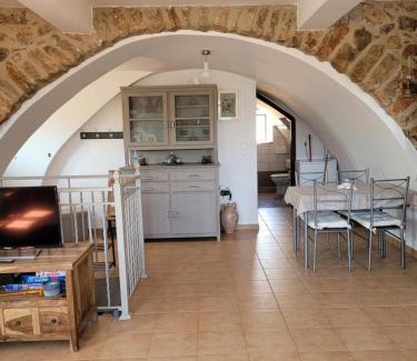 Fokiano House | Pet-Friendly Retreat at Angie's Stone House - 10/10 Score