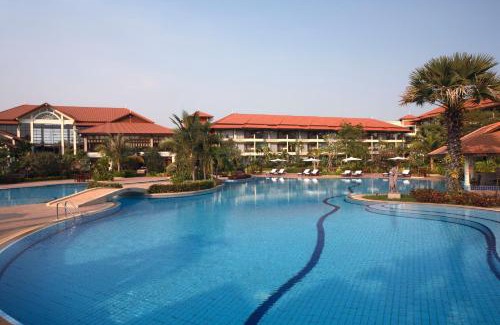 Siem Reap Resort | Discover Angkor Palace Suite & Villa: Rated 9/10, Oceanfront Bliss