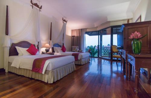 Siem Reap Resort | Discover Angkor Palace Suite & Villa: Rated 9/10, Oceanfront Bliss