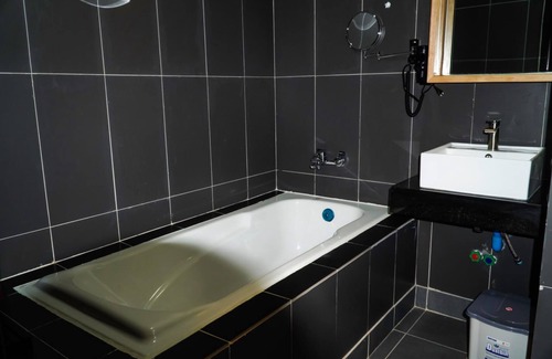 Siem Reap Hotel | Angkor Sivutha Hotel: Family-Friendly with Pool & Spa