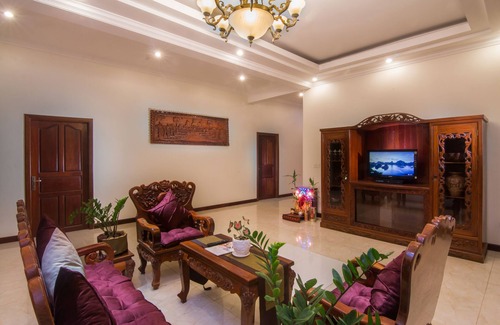 Siem Reap House | Inviting Angkor Sunshine Villa with Kitchen and Cozy Rooms