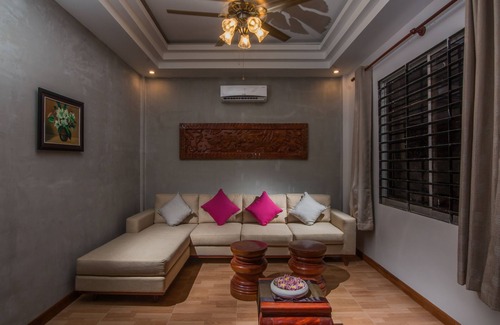 Siem Reap House | Inviting Angkor Sunshine Villa with Kitchen and Cozy Rooms