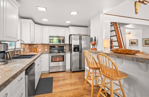 Carbondale House | Experience Angler's Paradise with Fishing Badges & Spa