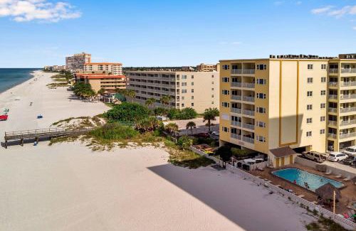 Redington Shores Apartment | Experience Anglers Cove 602: Poolside Paradise Awaits