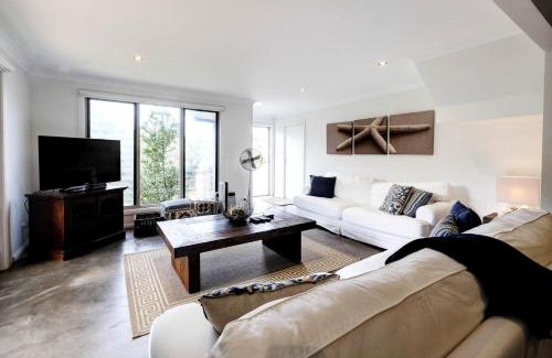 Boomerang Beach House | Pet-Friendly Retreat at Anglers Cove for Family Adventures