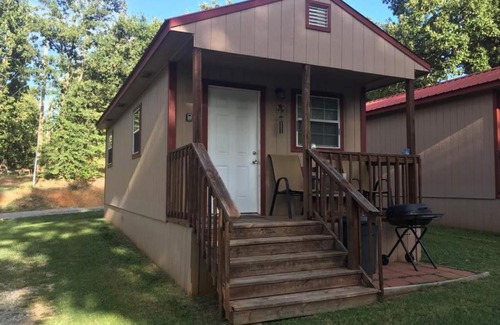 Mead Cabin | Cozy Anglers Hideaway Cabins - Pet and Child Friendly Stay