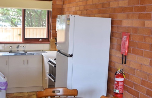 South West Rocks Apartment | Cozy Anglers Lodge - Steps from the Beach with Ocean View