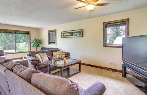Baudette House | Anglers Paradise on Rainy River: Walk to Marina!