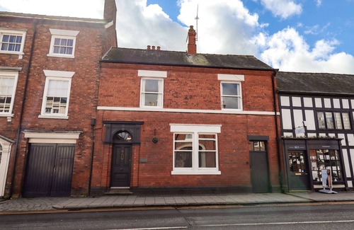 Nantwich Cottage | Pet-Friendly Anglesey House: Ideal Family Retreat in Nantwich