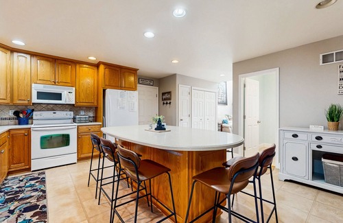 Rehoboth Beach House | Angola By The Bay house w/shared pool, tennis & basketball courts