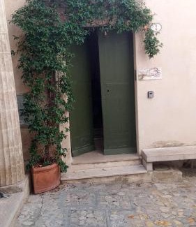 Sasso Caveoso House | Experience Angolo del Poeta Suite: Pet Friendly Retreat