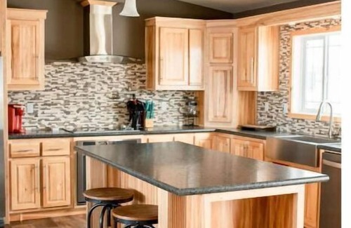 Hot Springs House | Experience Angostura Lake Getaway with Ocean Views & Breakfast