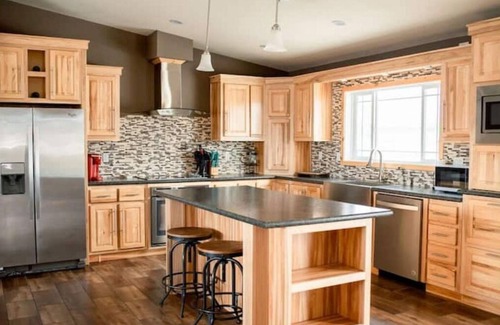 Hot Springs House | Experience Angostura Lake Getaway with Ocean Views & Breakfast