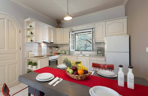 Koutsi Villa | Unforgettable Angouleta Villa: Spectacular Sunset Views