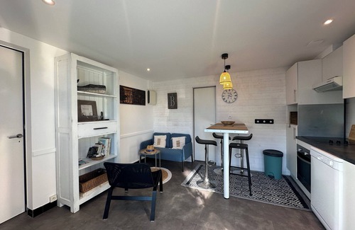 Angoulins House | Coastal Retreat: Angoulins Sea House with Pool & Ocean View
