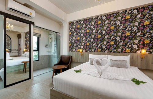 Ratsada Hotel | Stay at ANGPAO HOTEL: Family-Friendly with Pool & Dining
