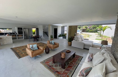 Japuiba House | Relax at Angra Beach House with Private Pool & Spa