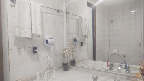 Portogalo Hotel | Relaxing Angra dos Reis Flat with Oceanfront Pool Access