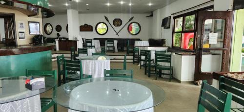 Angra dos Reis Apartment | Discover Angra Inn 120: Oceanfront Escape in Angra dos Reis