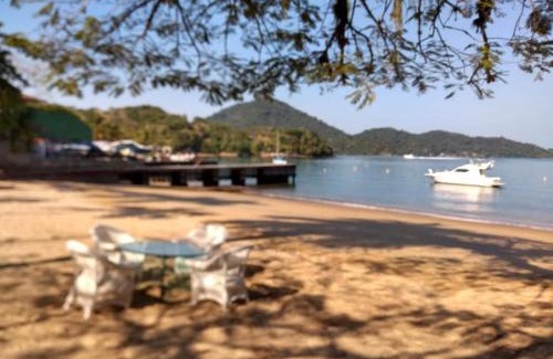 Vila Velha House | Discover Mansao Angra Pe na Areia with Oceanfront Bliss