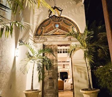 Vila Velha House | Discover Mansao Angra Pe na Areia with Oceanfront Bliss