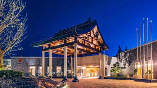 Xiangzhou District Hotel | Idyllic Angsana Zhuhai Phoenix Bay with Oceanfront Views