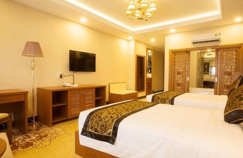 Ca Mau Hotel | Relax at Anh Nguyet Hotel with Pool and Spa Amenities