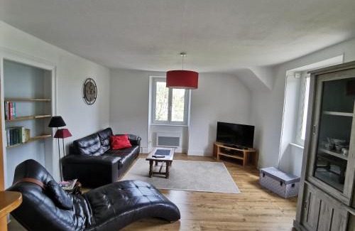 Munster Apartment | Highly Rated Anhugcap Hotel - Perfect for Your Getaway