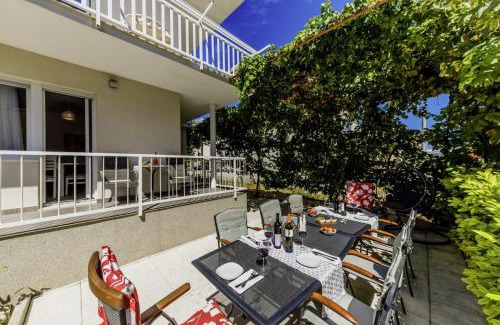 Seget Donji House | Family-Friendly Ani in Trogir - Guest Rated 9.8/10