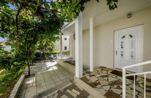 Seget Donji House | Family-Friendly Ani in Trogir - Guest Rated 9.8/10